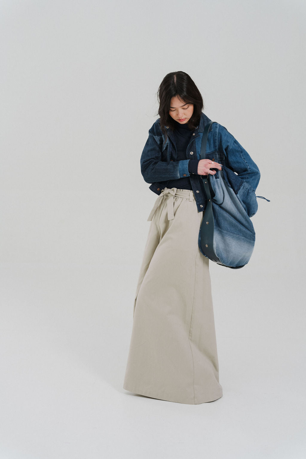 Denim Rewind Carryall City Sling 001