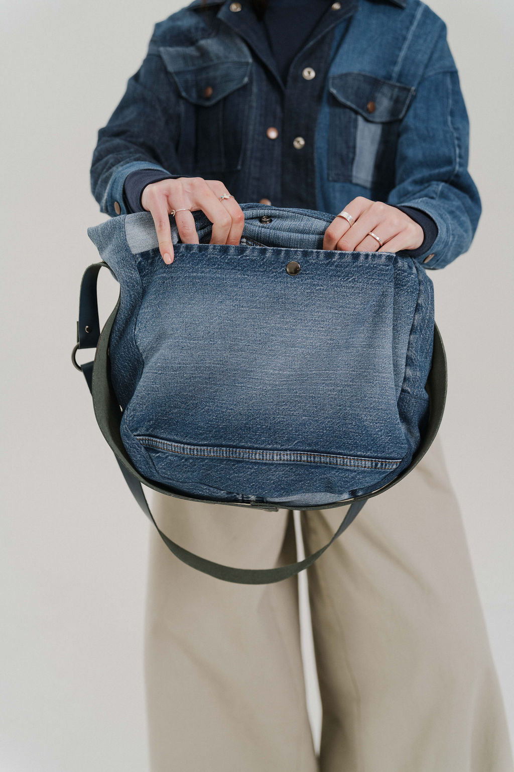 Denim Rewind Carryall City Sling 001