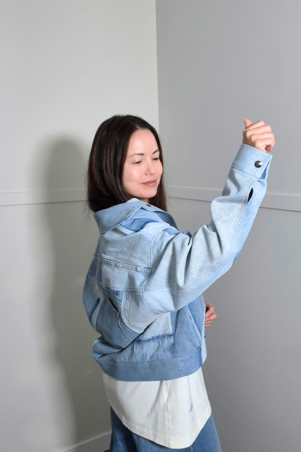 Upcycled denim jacket by September Archive Apparel. Canadian made denim jacket. One of a kind cropped denim jacket made in Vancouver, Canada. Photographed by Sheila Wong. 